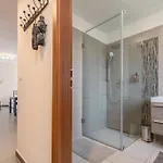 Funky Breeze & Balcony Апартаменты *