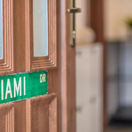 דירה Funky Breeze & Balcony *