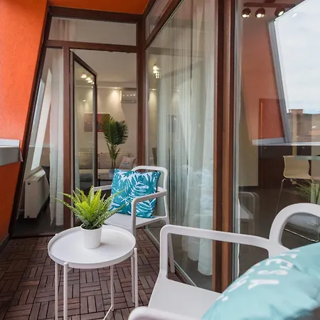 Funky Breeze & Balcony דירה *