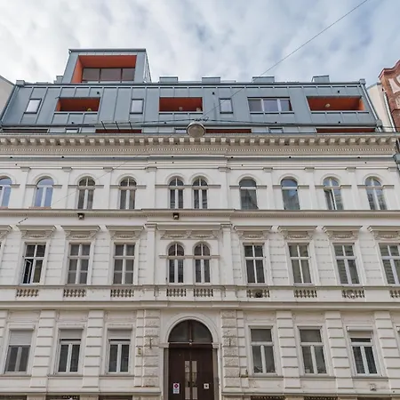 Funky Breeze & Balcony דירה