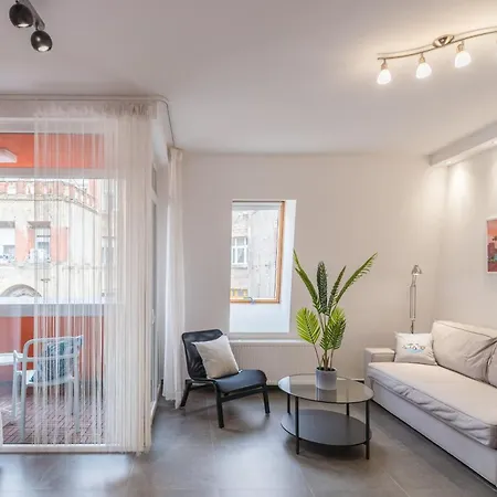 Funky Breeze & Balcony Apartman