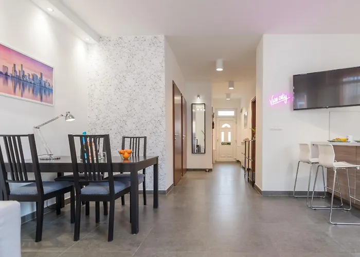 Funky Breeze & Balcony Appartement