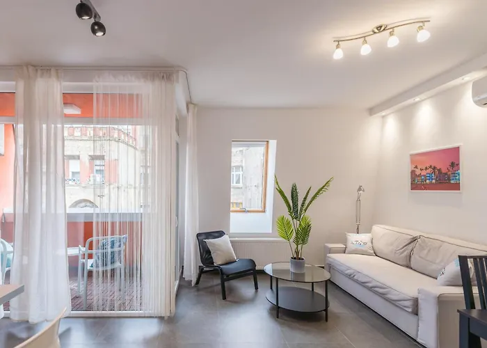 Funky Breeze & Balcony Apartament