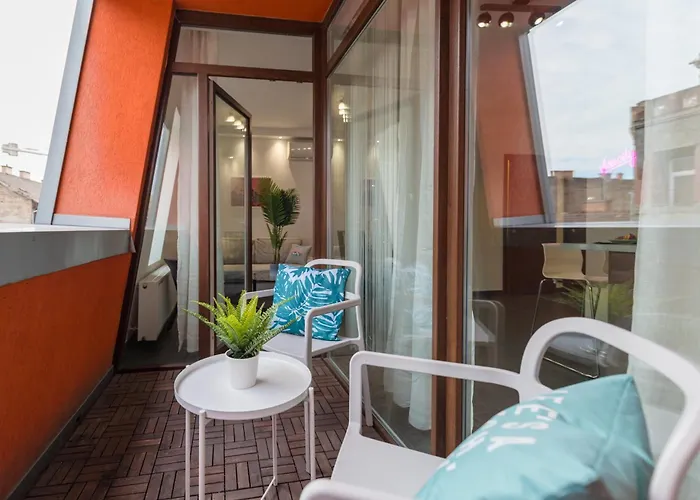 Funky Breeze & Balcony Apartament *
