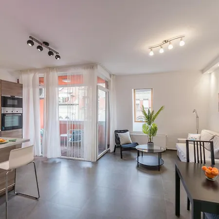 Funky Breeze & Balcony Appartamento *